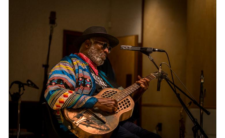  Taj Mahal & the Phantom Blues Band